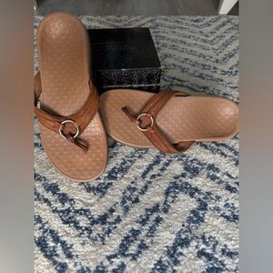Vionic Leather Thong Sandals